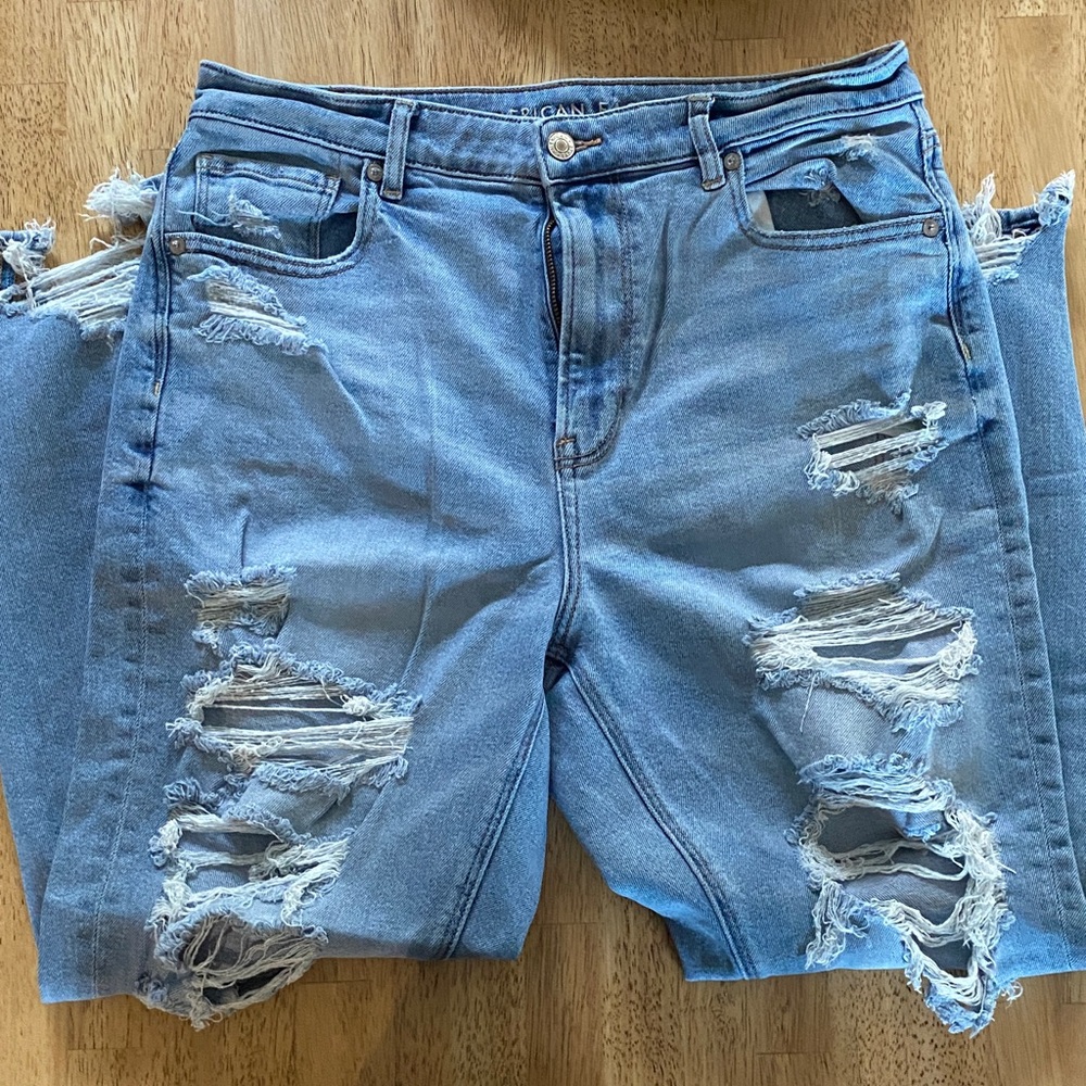 American Eagle Outfitters Light Blue Distressed Boyfriend Jeans